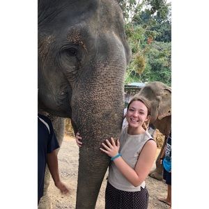 Meet your Posher, Elizabeth